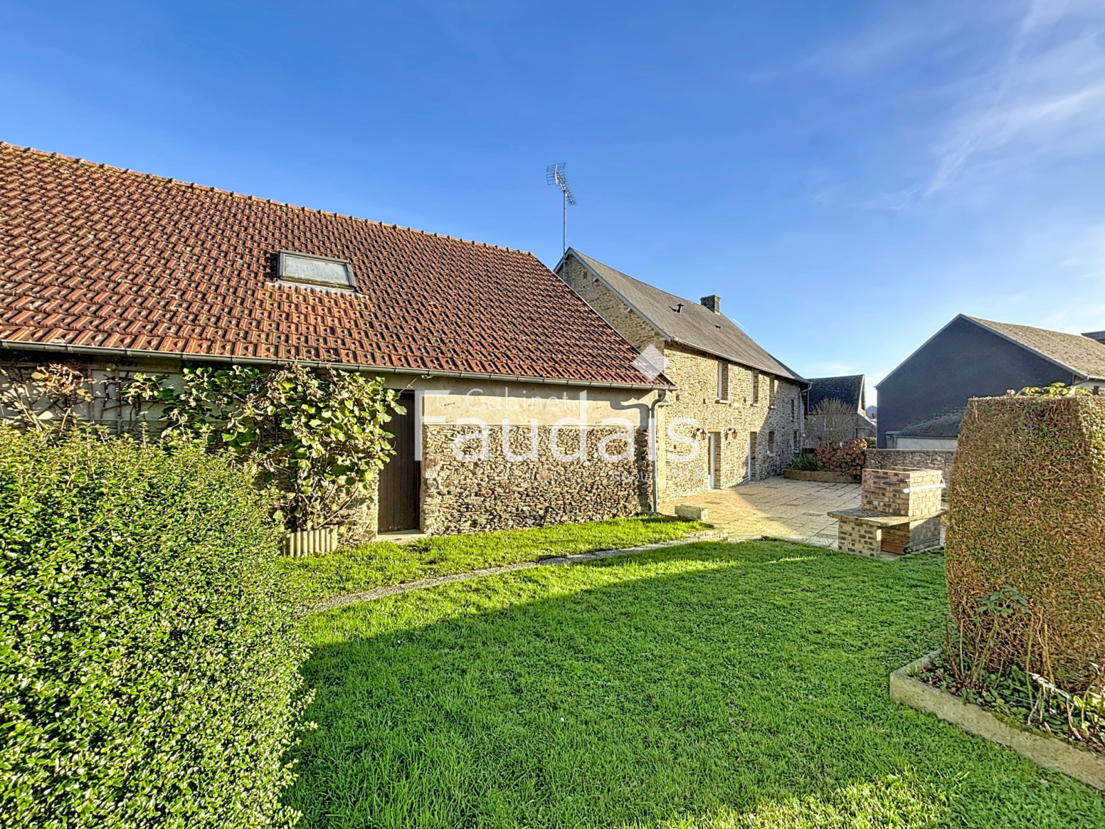 
                                                Vente
                                                 Maison en pierre avec potentiel et dépendances   Saint-Georg