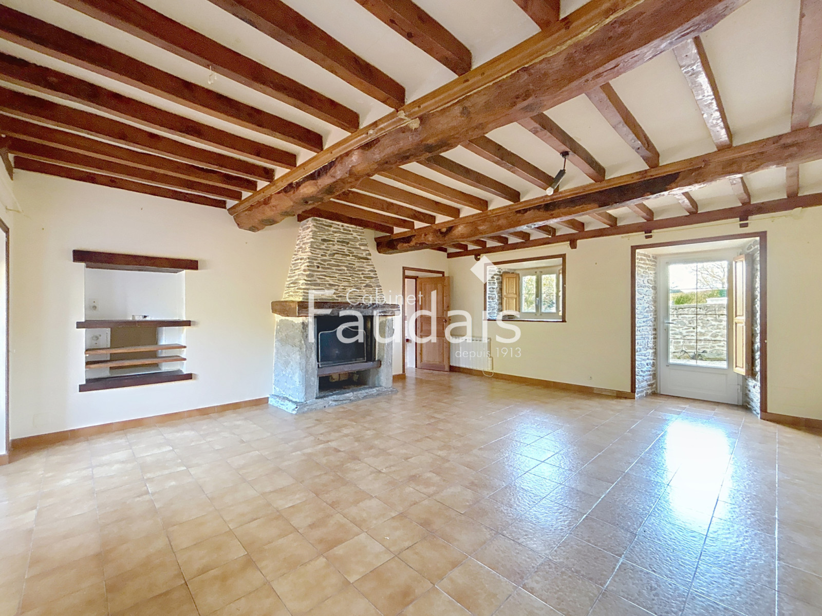 
                                                Vente
                                                 Maison en pierre avec potentiel et dépendances   Saint-Georg