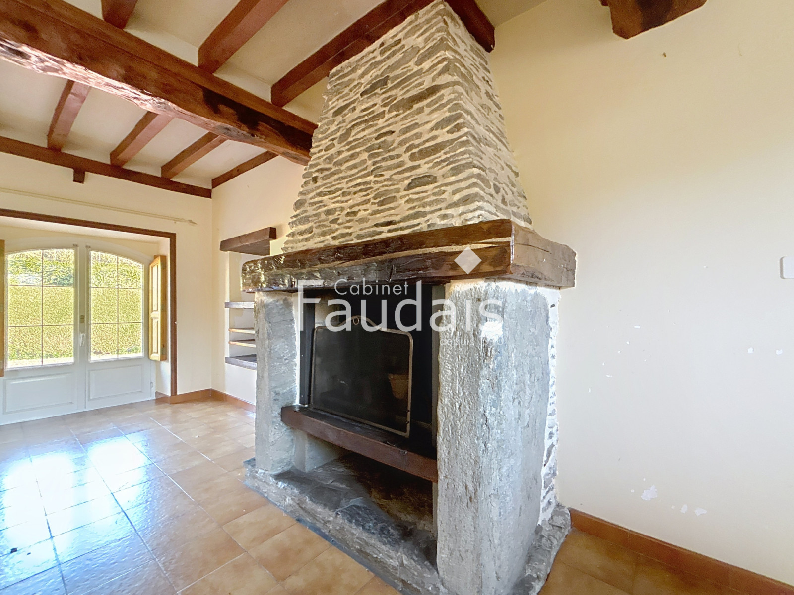 
                                                Vente
                                                 Maison en pierre avec potentiel et dépendances   Saint-Georg