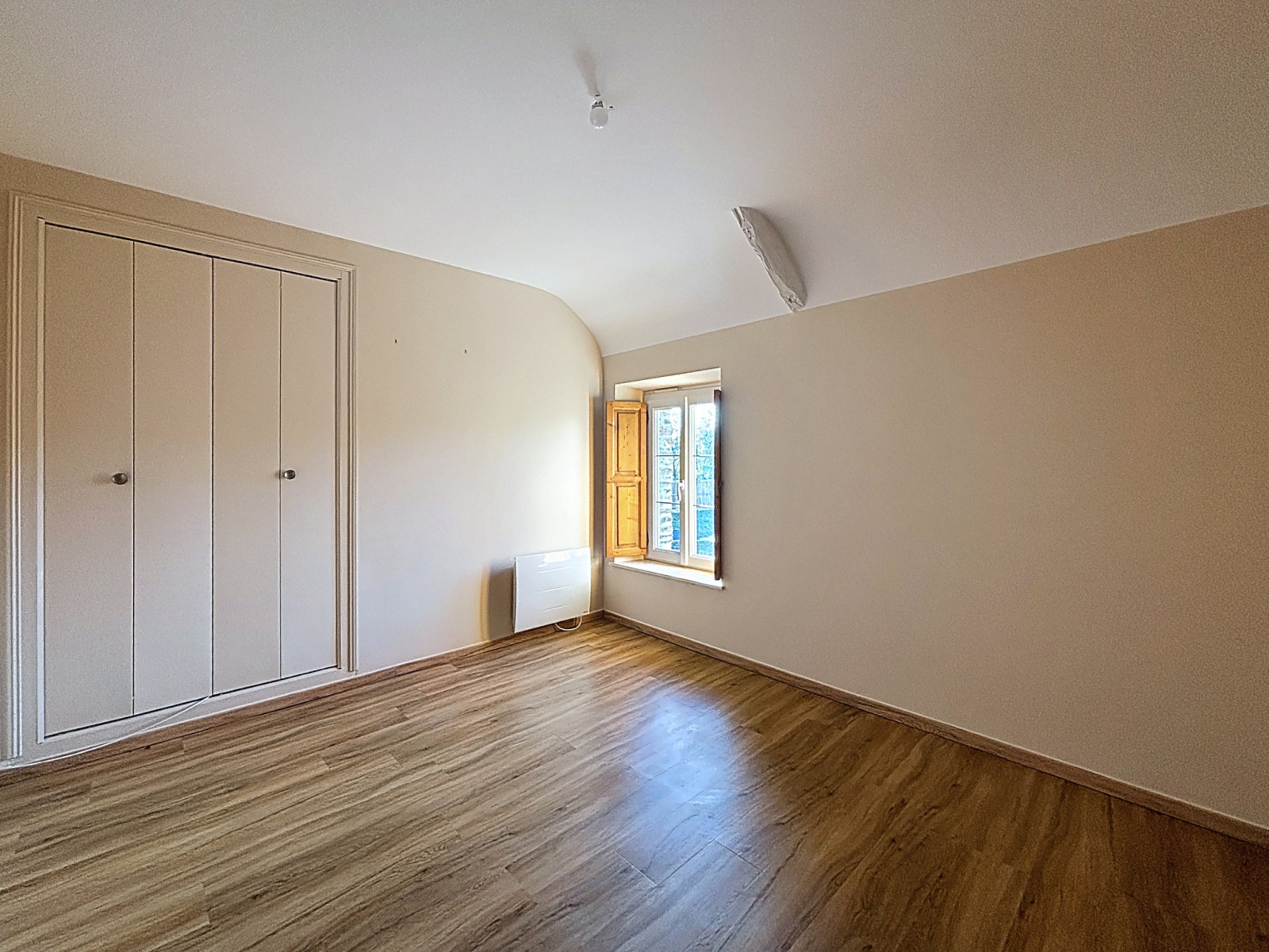 
                                                Vente
                                                 Maison en pierre avec potentiel et dépendances   Saint-Georg