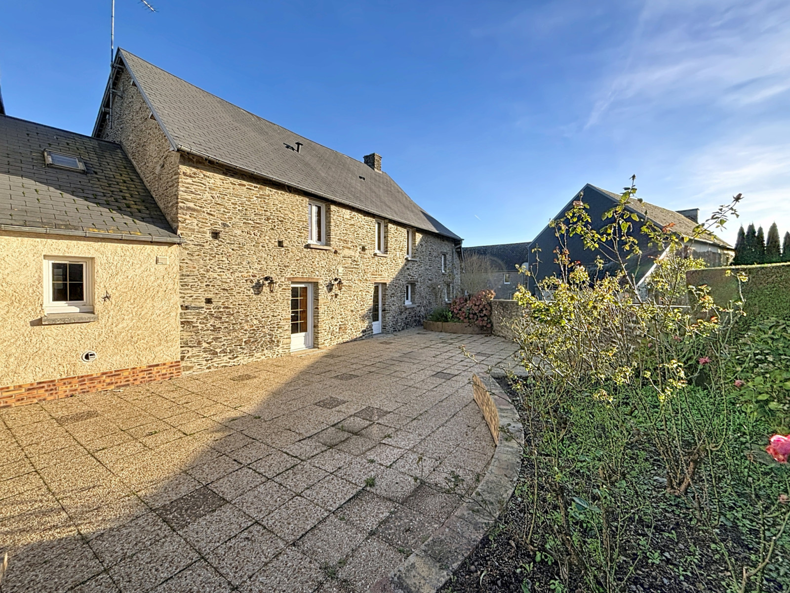 
                                                Vente
                                                 Maison en pierre avec potentiel et dépendances   Saint-Georg