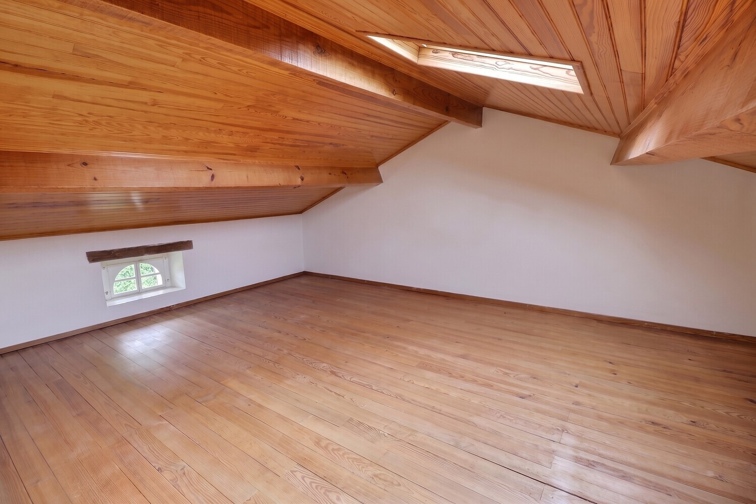 
                                                Vente
                                                 Maison en pierre de caractère avec gîte