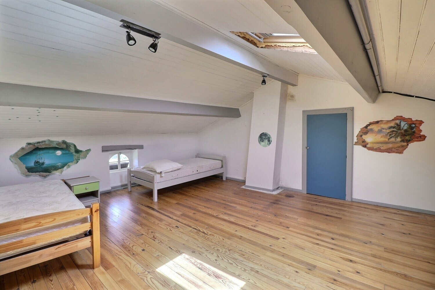 
                                                Vente
                                                 Maison en pierre de caractère avec gîte