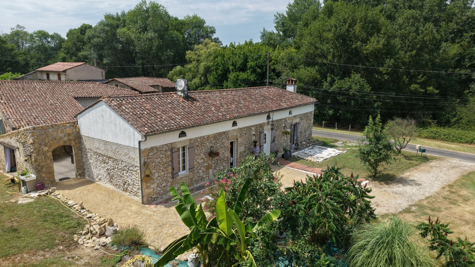 
                                                Vente
                                                 Maison en pierre de caractère avec gîte