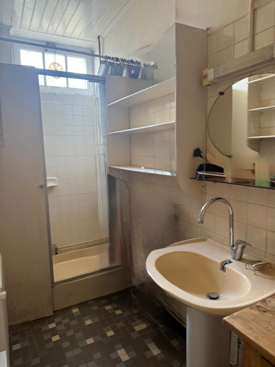 
                                                Vente
                                                 MAISON EN PIERRE : DÉPENDANCE ET PISCINE À RÉNOVER