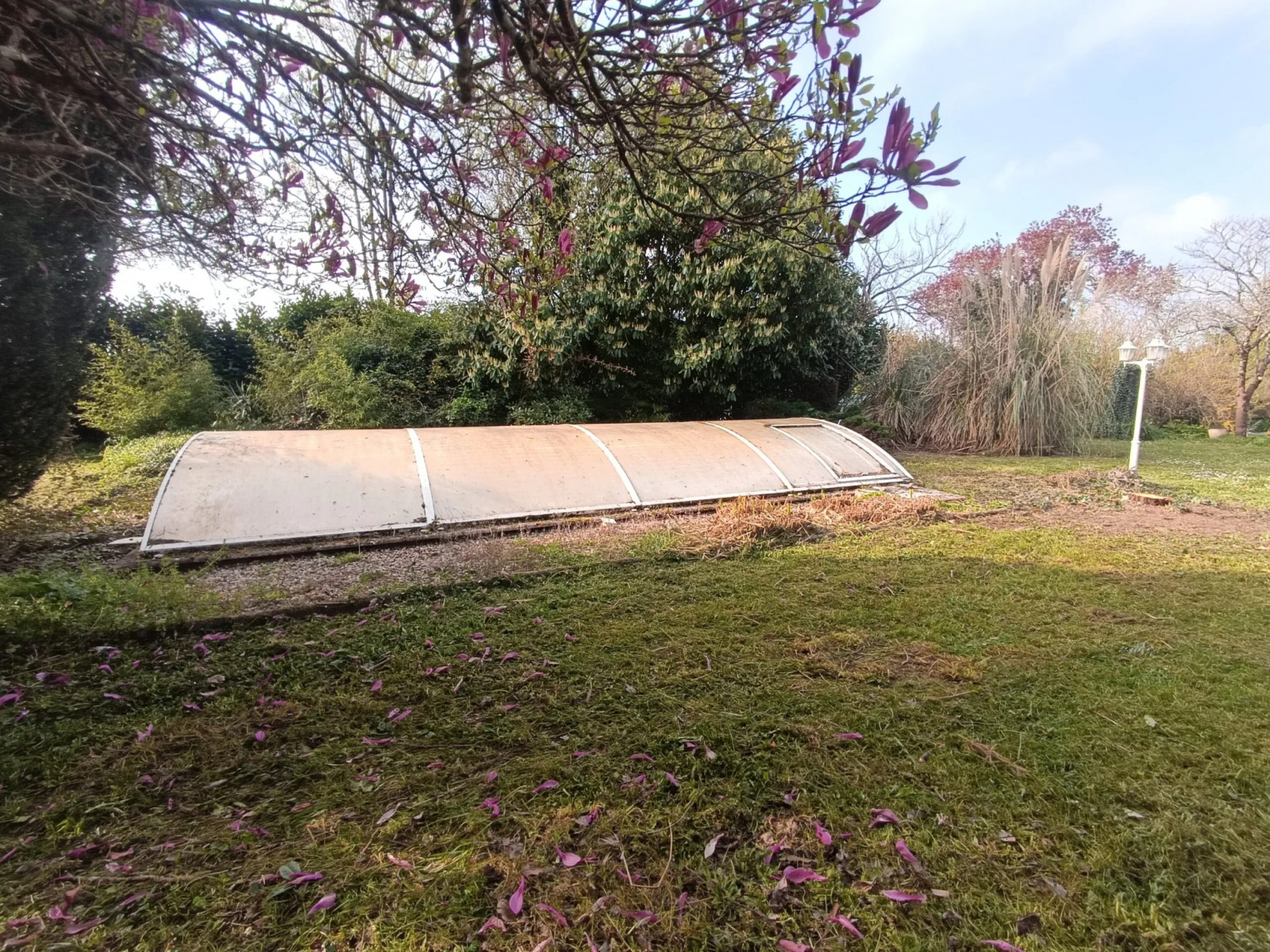 
                                                Vente
                                                 MAISON EN PIERRE : DÉPENDANCE ET PISCINE À RÉNOVER