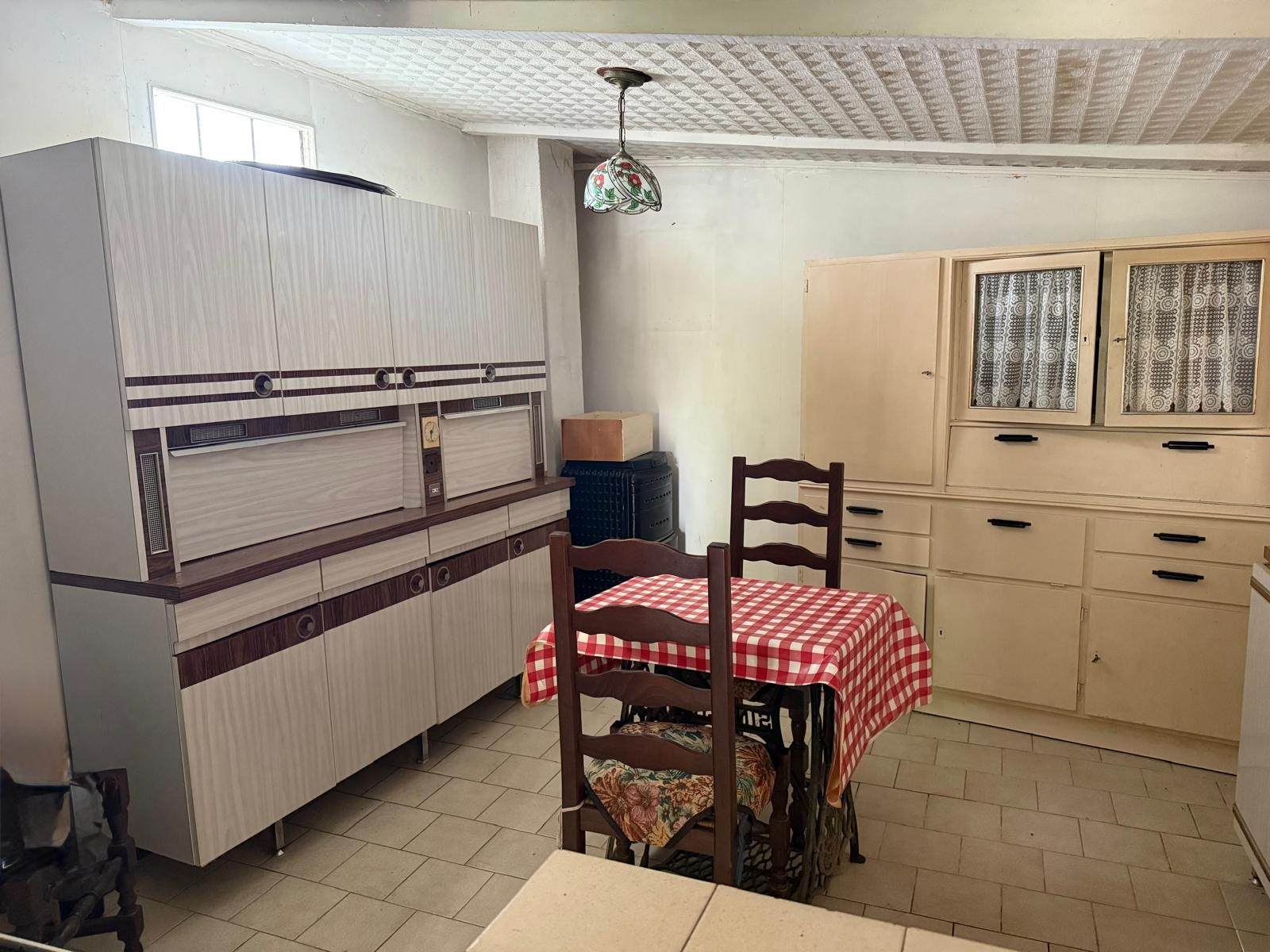 
                                                Vente
                                                 MAISON EN PIERRE : DÉPENDANCE ET PISCINE À RÉNOVER