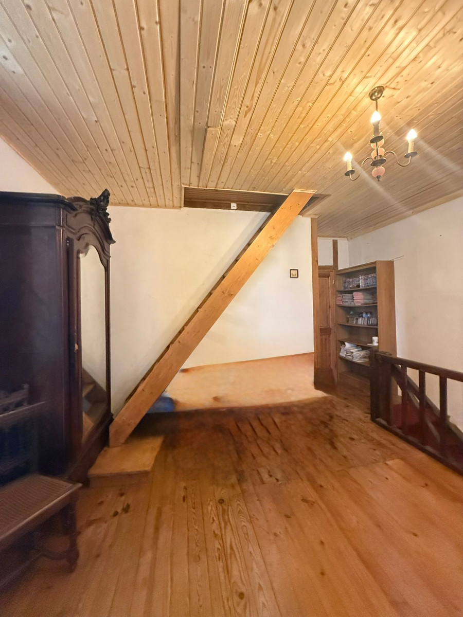 
                                                Vente
                                                 MAISON EN PIERRE : DÉPENDANCE ET PISCINE À RÉNOVER