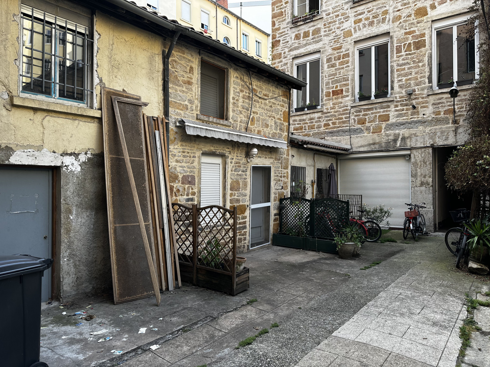 
                                                Vente
                                                 MAISON EN PIERRE EN COUR D’IMMEUBLE - AIRBNB / LOVEROOM / COURTE DURÉE