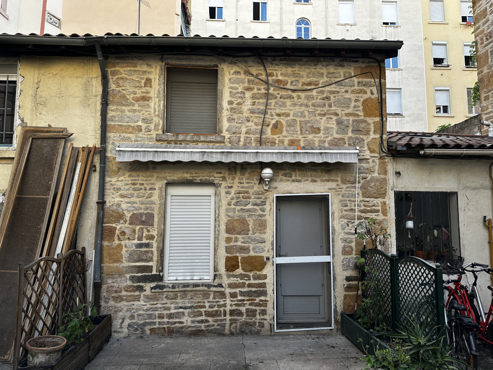 
                                                Vente
                                                 MAISON EN PIERRE EN COUR D’IMMEUBLE - AIRBNB / LOVEROOM / COURTE DURÉE