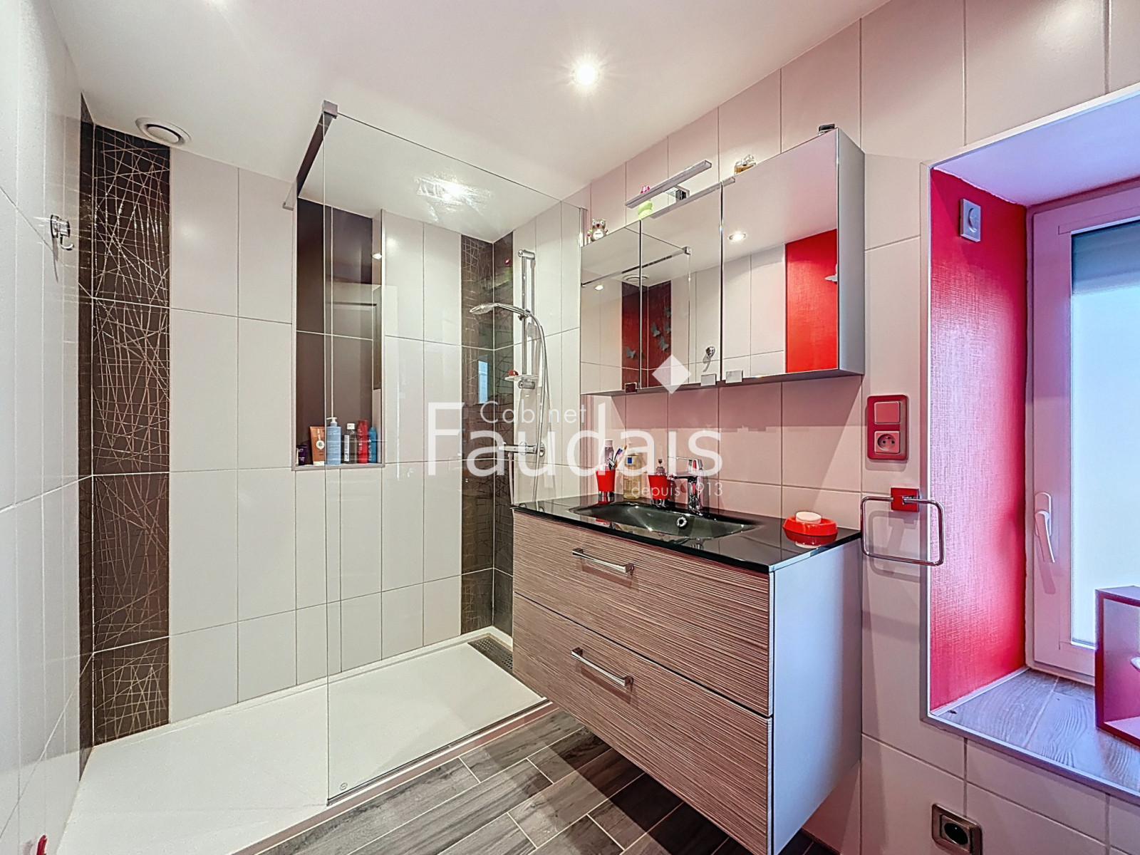 
                                                Vente
                                                 Maison en pierre - proche CONDE SUR VIRE et SAINT-LO