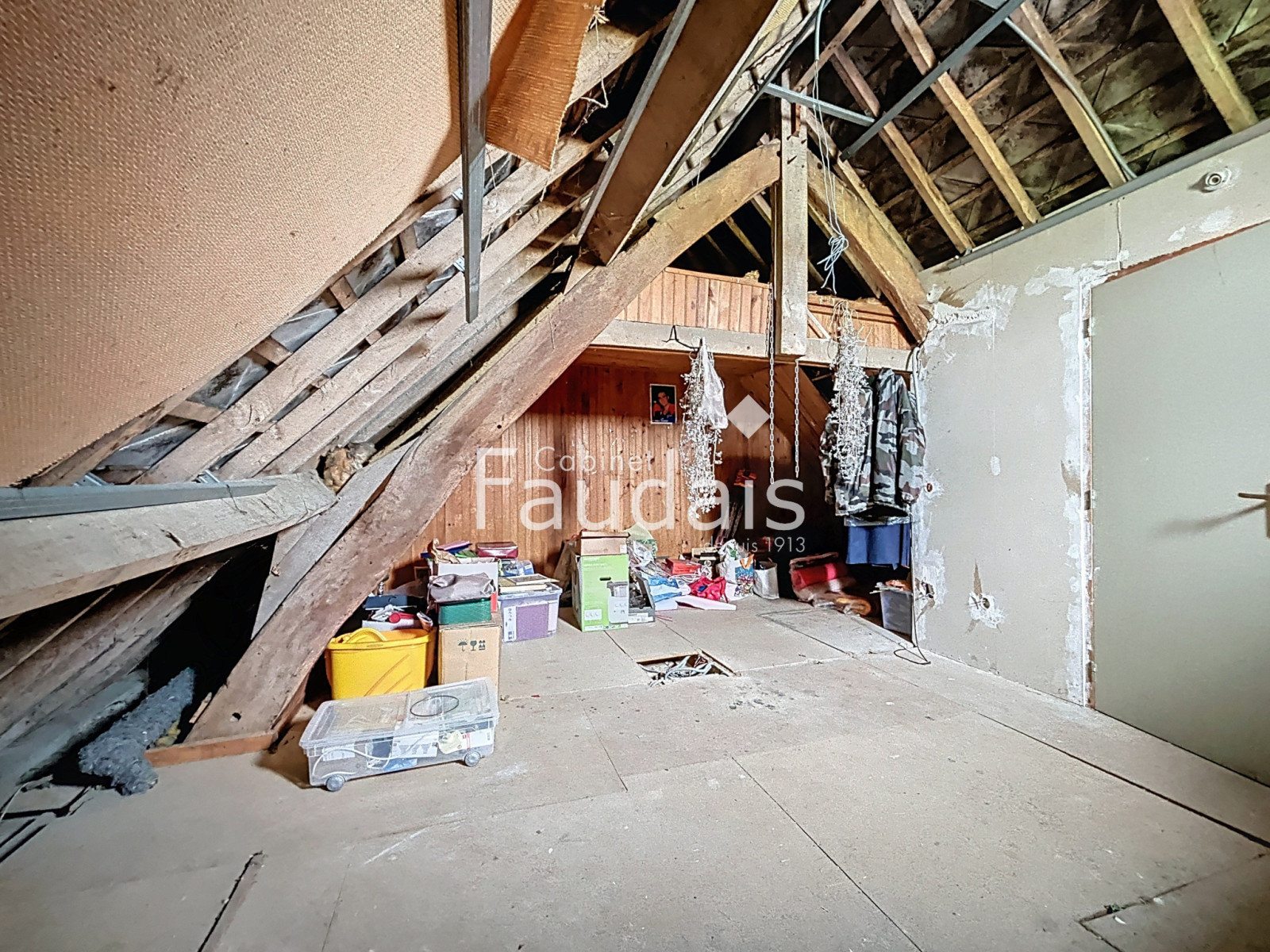 
                                                Vente
                                                 Maison en pierre - proche CONDE SUR VIRE et SAINT-LO