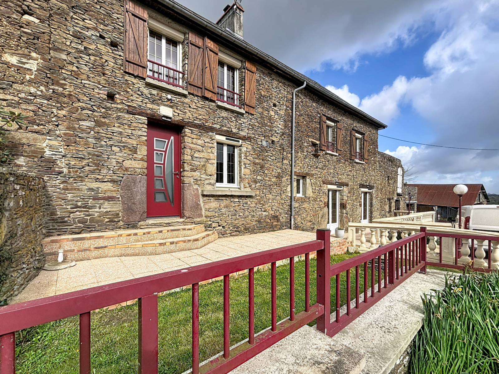 
                                                Vente
                                                 Maison en pierre - proche CONDE SUR VIRE et SAINT-LO