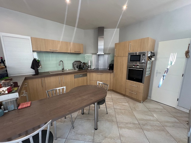 
                                                Vente
                                                 Maison en pierres 193m2 avec dépendance