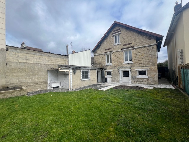 
                                                Vente
                                                 Maison en pierres 3 chambres