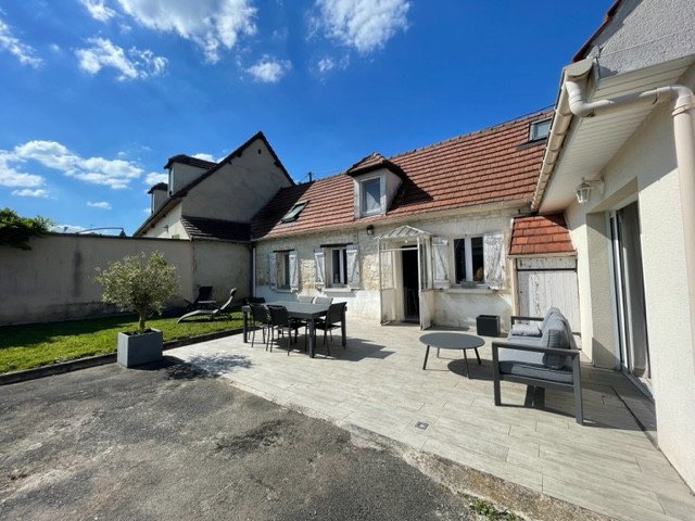 
                                                Vente
                                                 Maison en pierres avec dependance