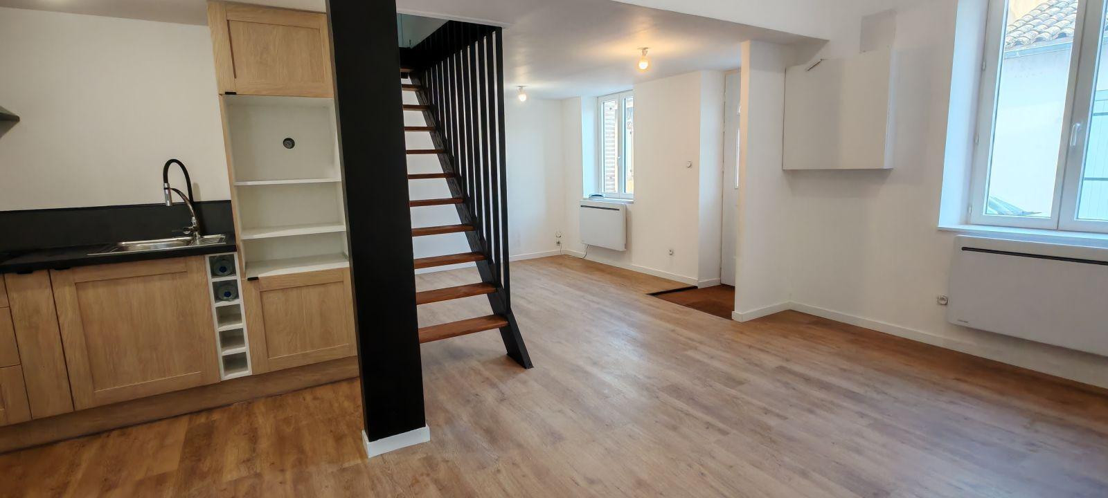 
                                                Location
                                                 Maison entièrement rénovée