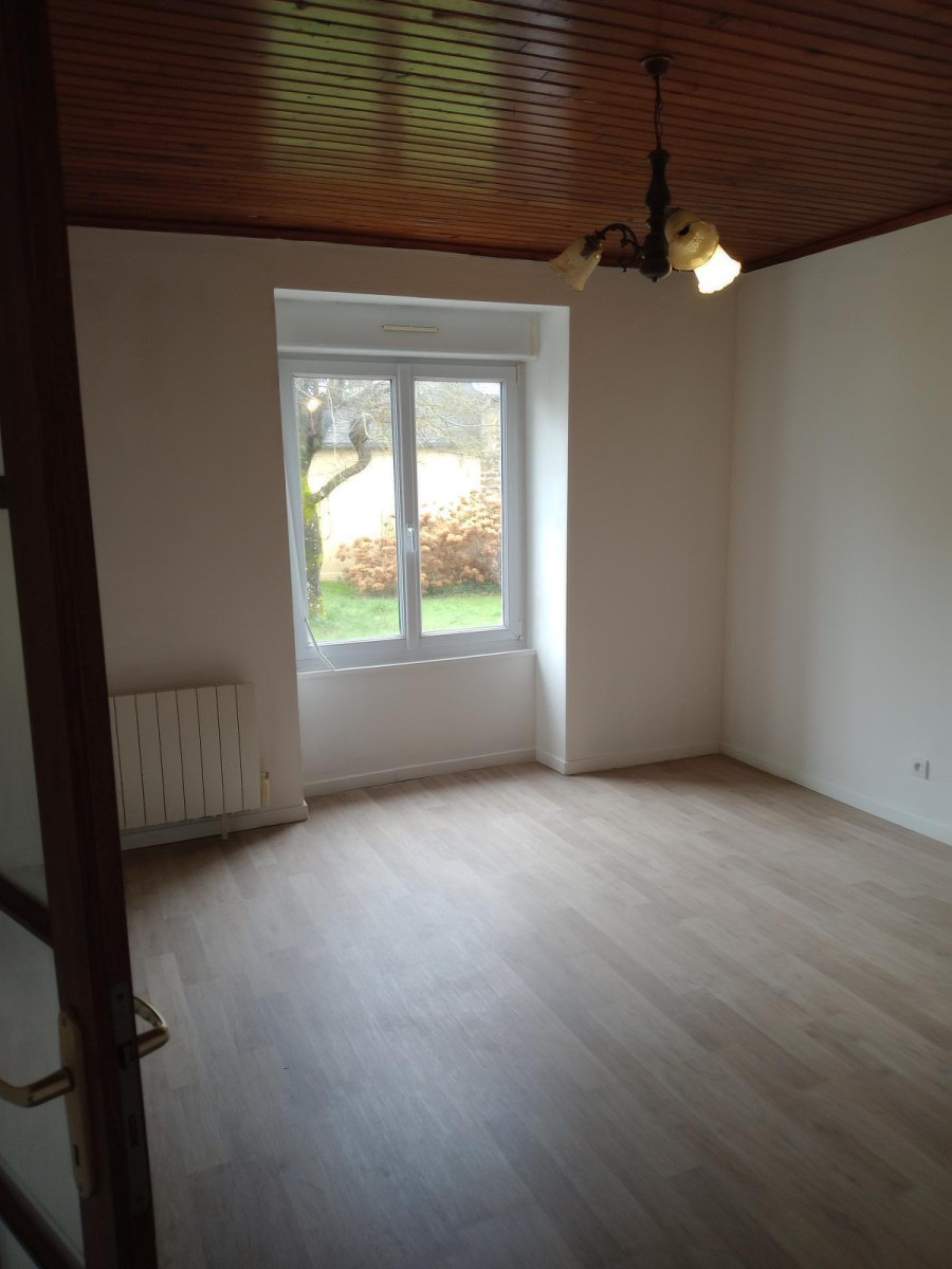 
                                                Location
                                                 Maison entièrement rénovée avec jardin de 590 m²