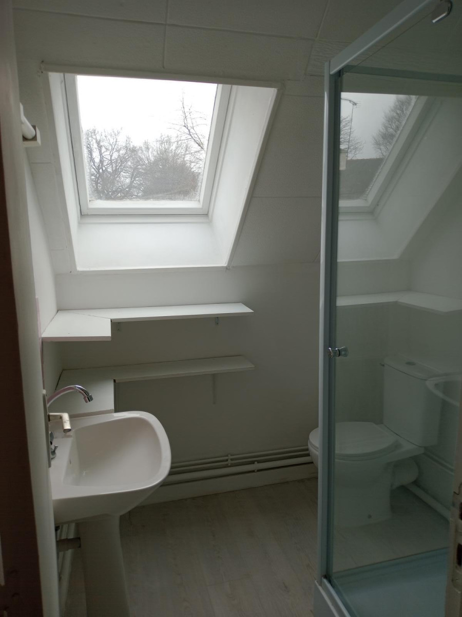 
                                                Location
                                                 Maison entièrement rénovée avec jardin de 590 m²