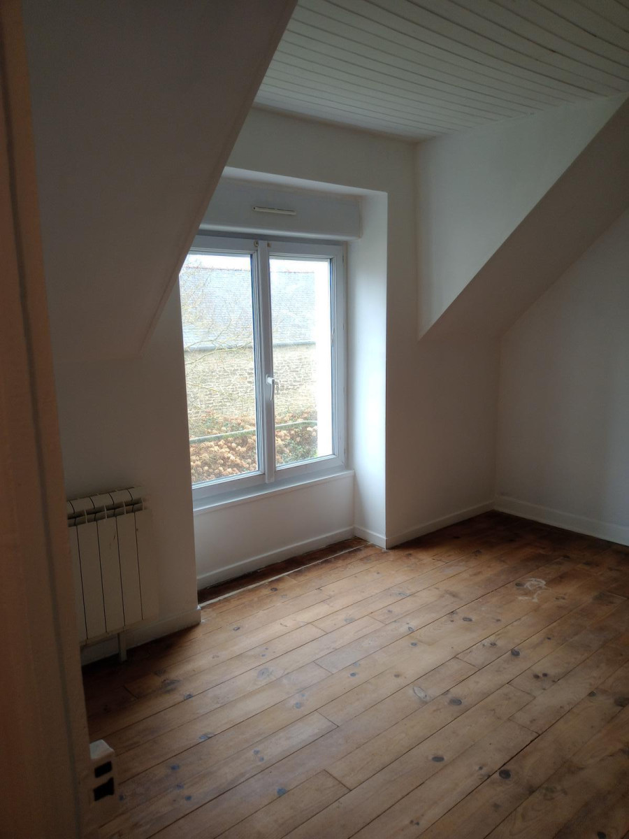 
                                                Location
                                                 Maison entièrement rénovée avec jardin de 590 m²