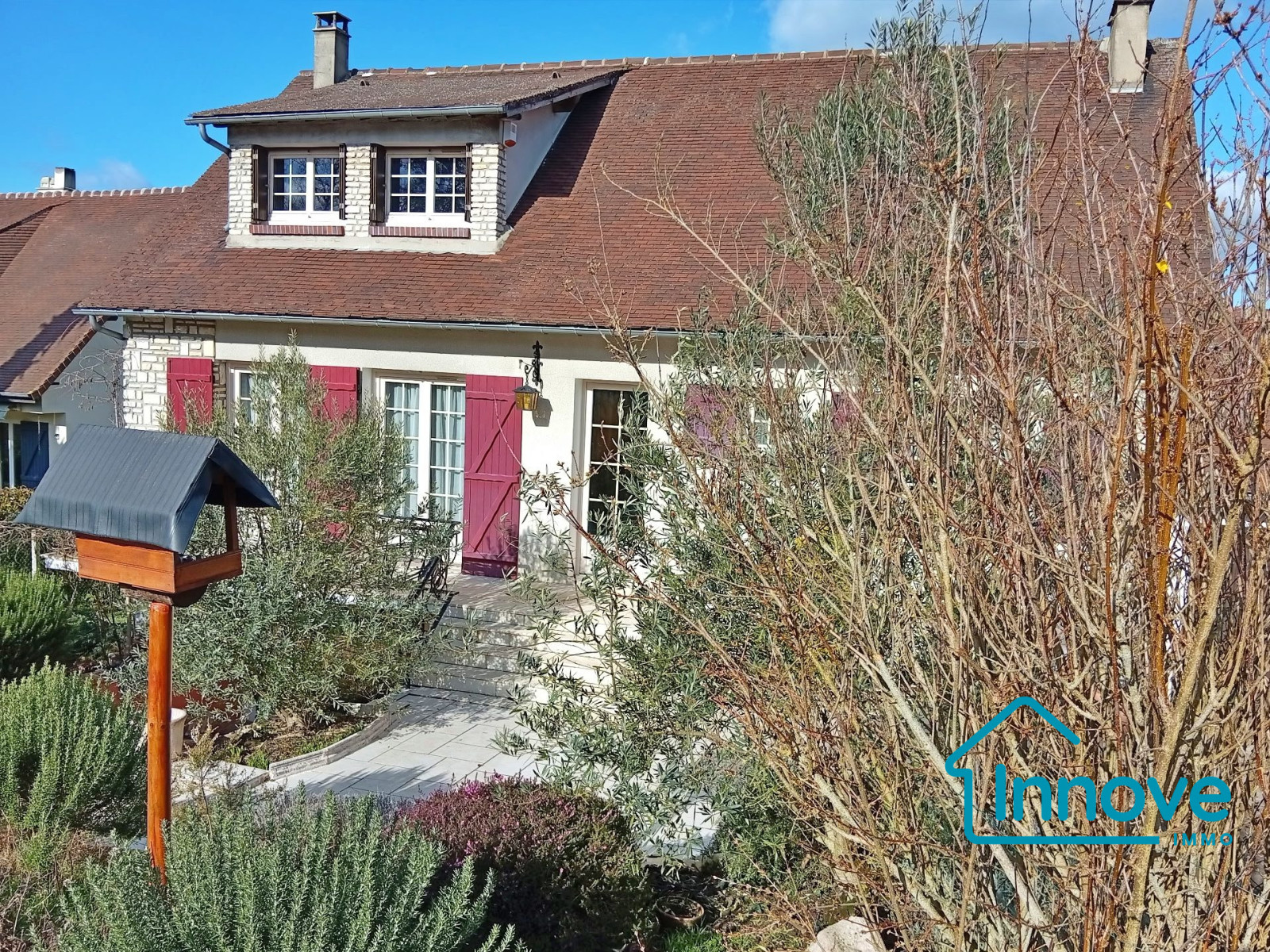 
                                                Vente
                                                 Maison familiale - 10 min HOUDAN - Proche ANET