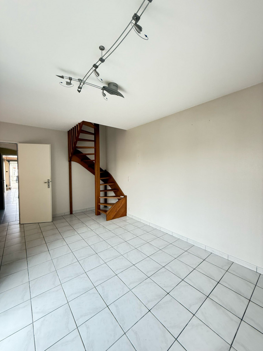 
                                                Vente
                                                 🏡 Maison Familiale 130mètres carrés avec Jardin