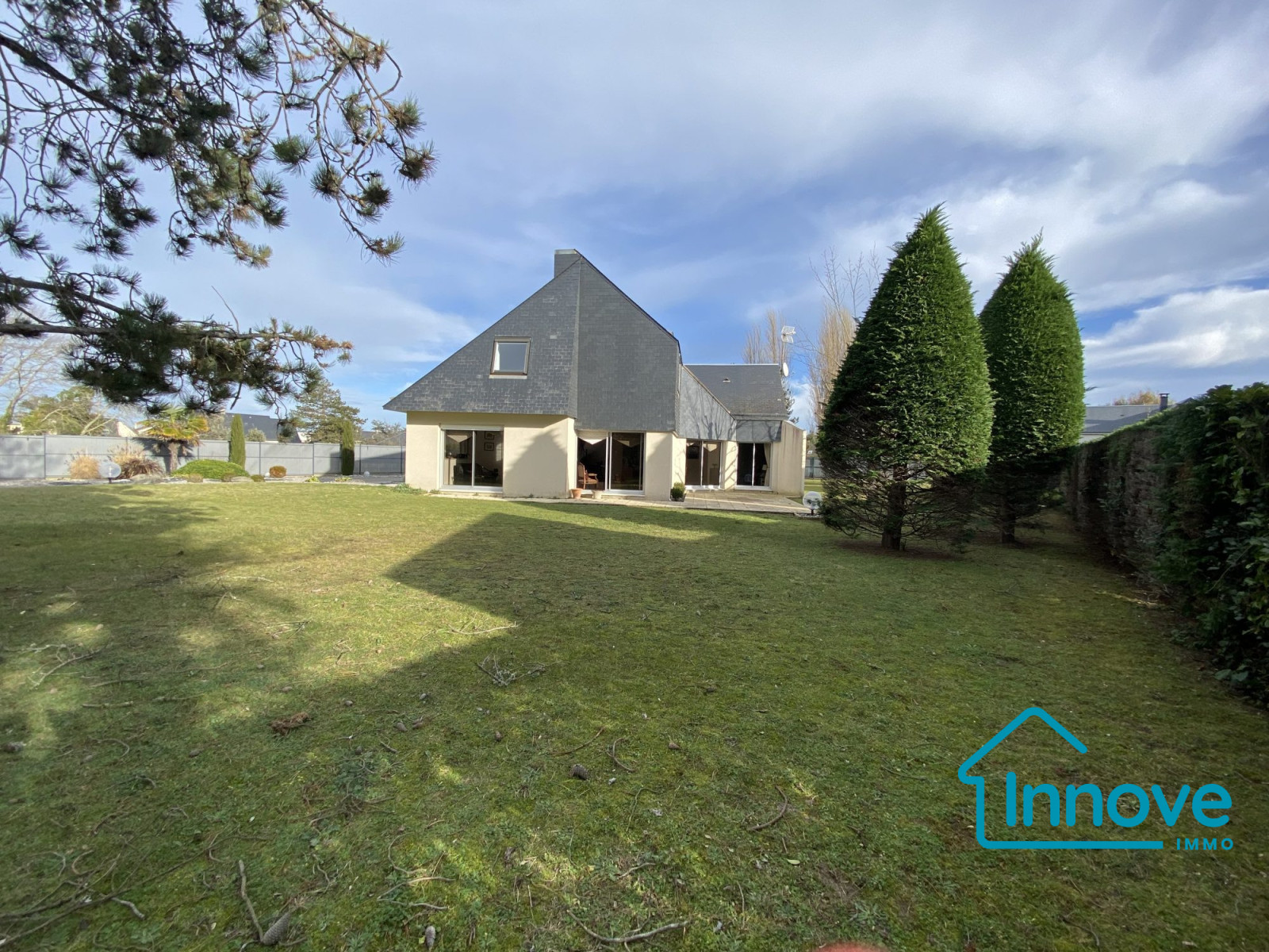 
                                                Vente
                                                 MAISON FAMILIALE- 172 m²_ 5 chambres- 100 m de la mer