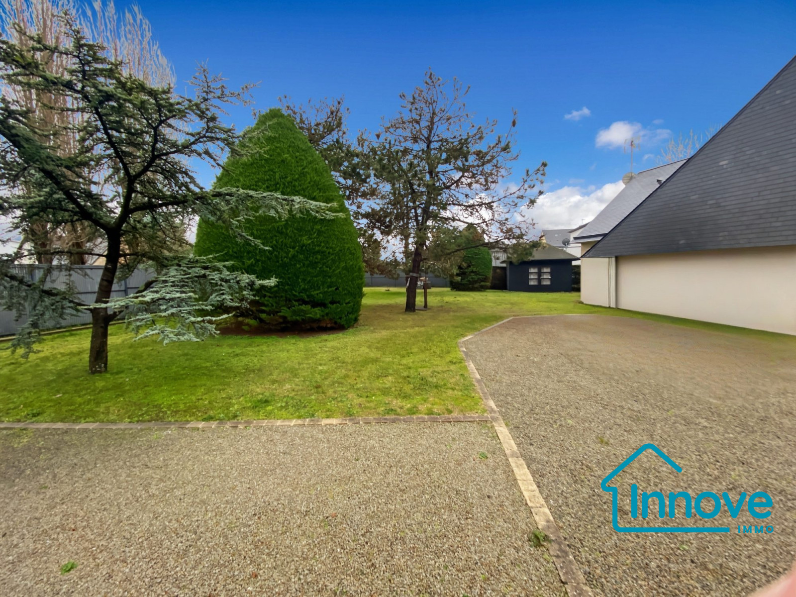 
                                                Vente
                                                 MAISON FAMILIALE- 172 m²_ 5 chambres- 100 m de la mer