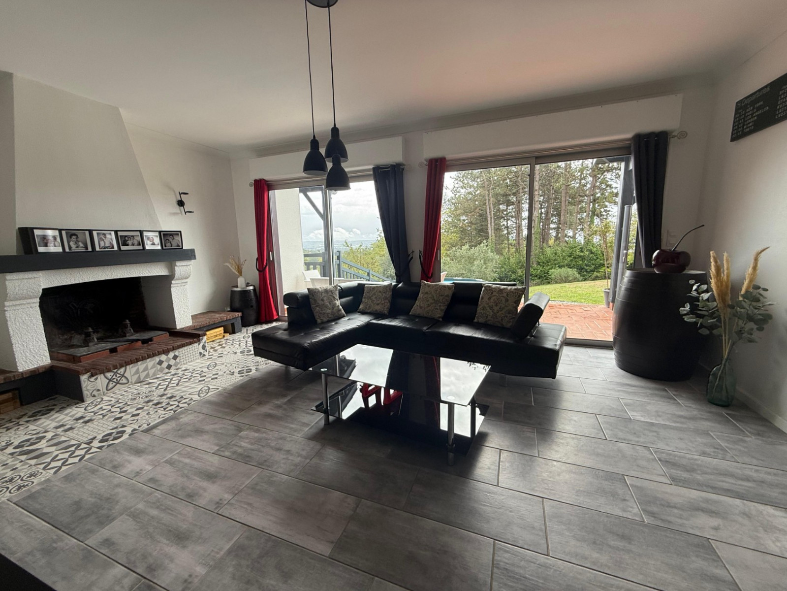 
                                                Vente
                                                 Maison familiale 183 m2 et studio indépendant