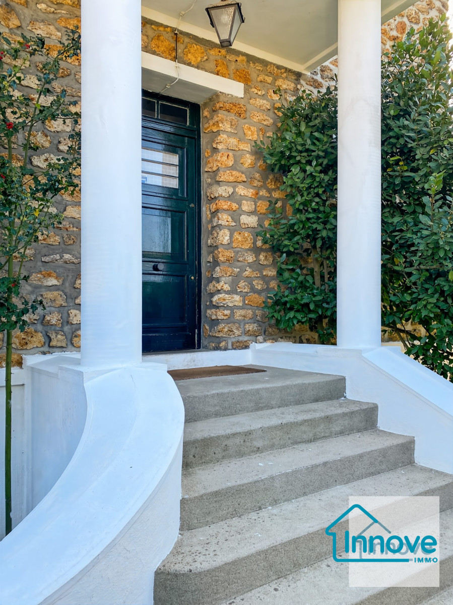 
                                                Vente
                                                 MAISON FAMILIALE - 203 m²-7 chambres