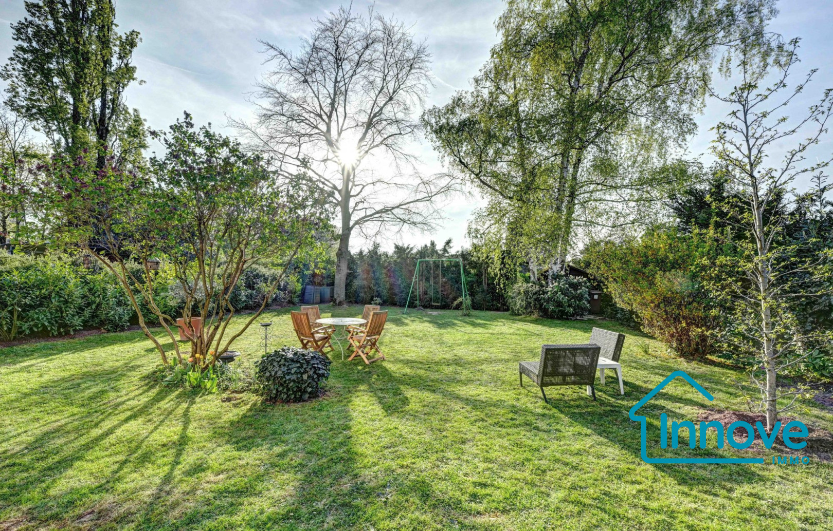 
                                                Vente
                                                 MAISON FAMILIALE - 203 m²-7 chambres