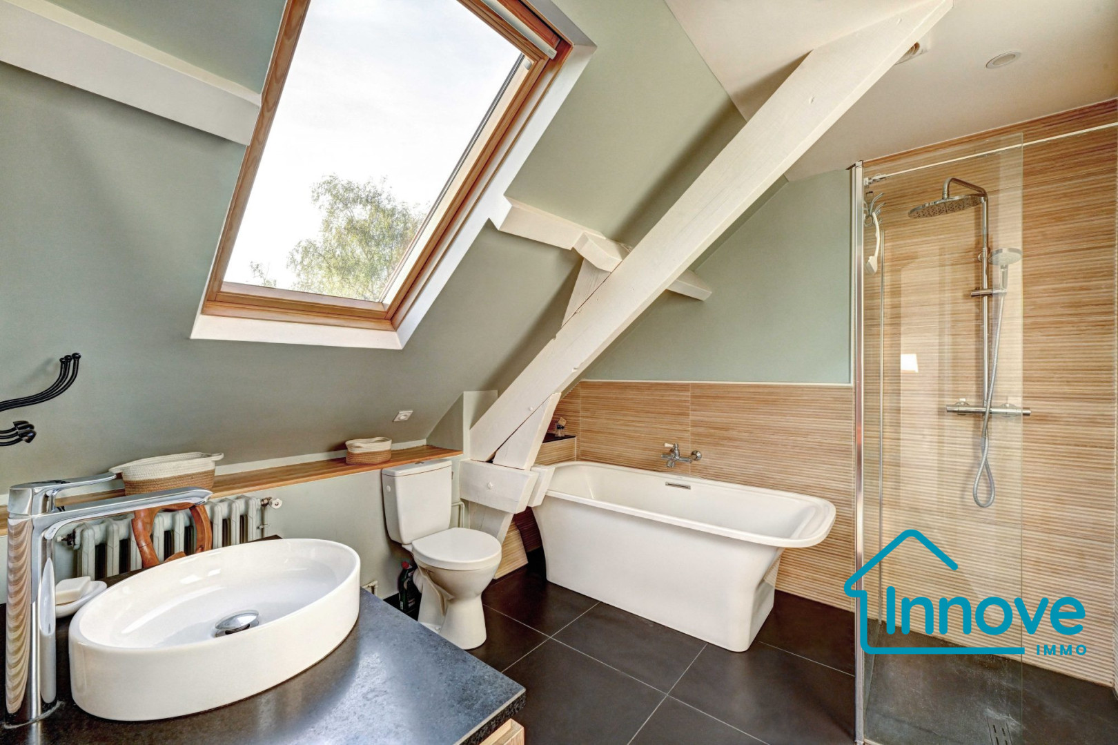 
                                                Vente
                                                 MAISON FAMILIALE - 203 m²-7 chambres