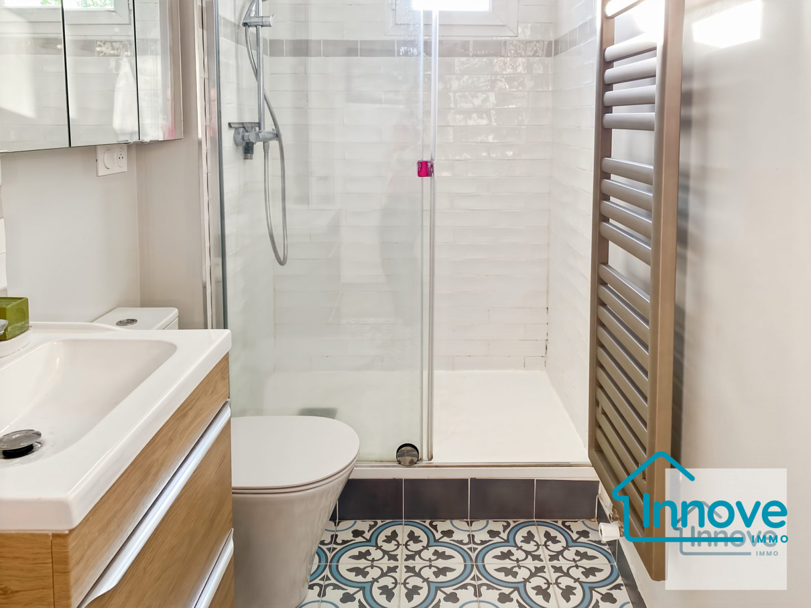 
                                                Vente
                                                 MAISON FAMILIALE - 203 m²-7 chambres