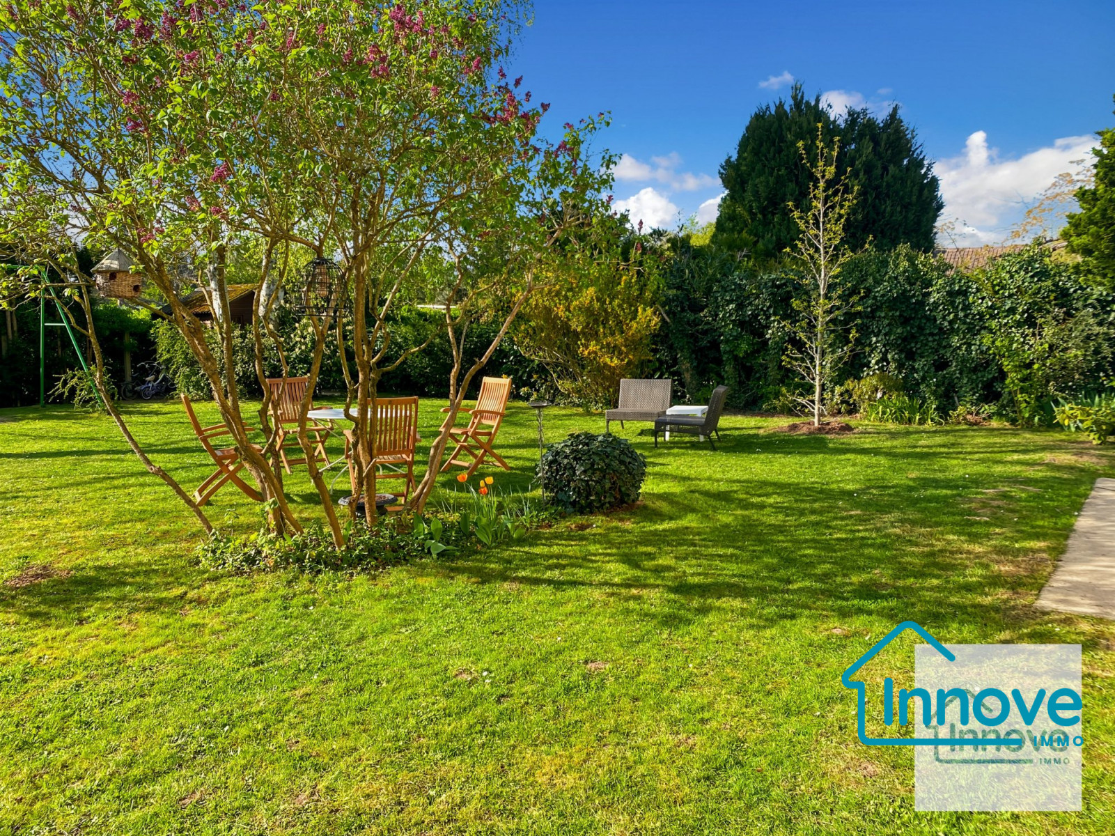 
                                                Vente
                                                 MAISON FAMILIALE - 203 m²-7 chambres