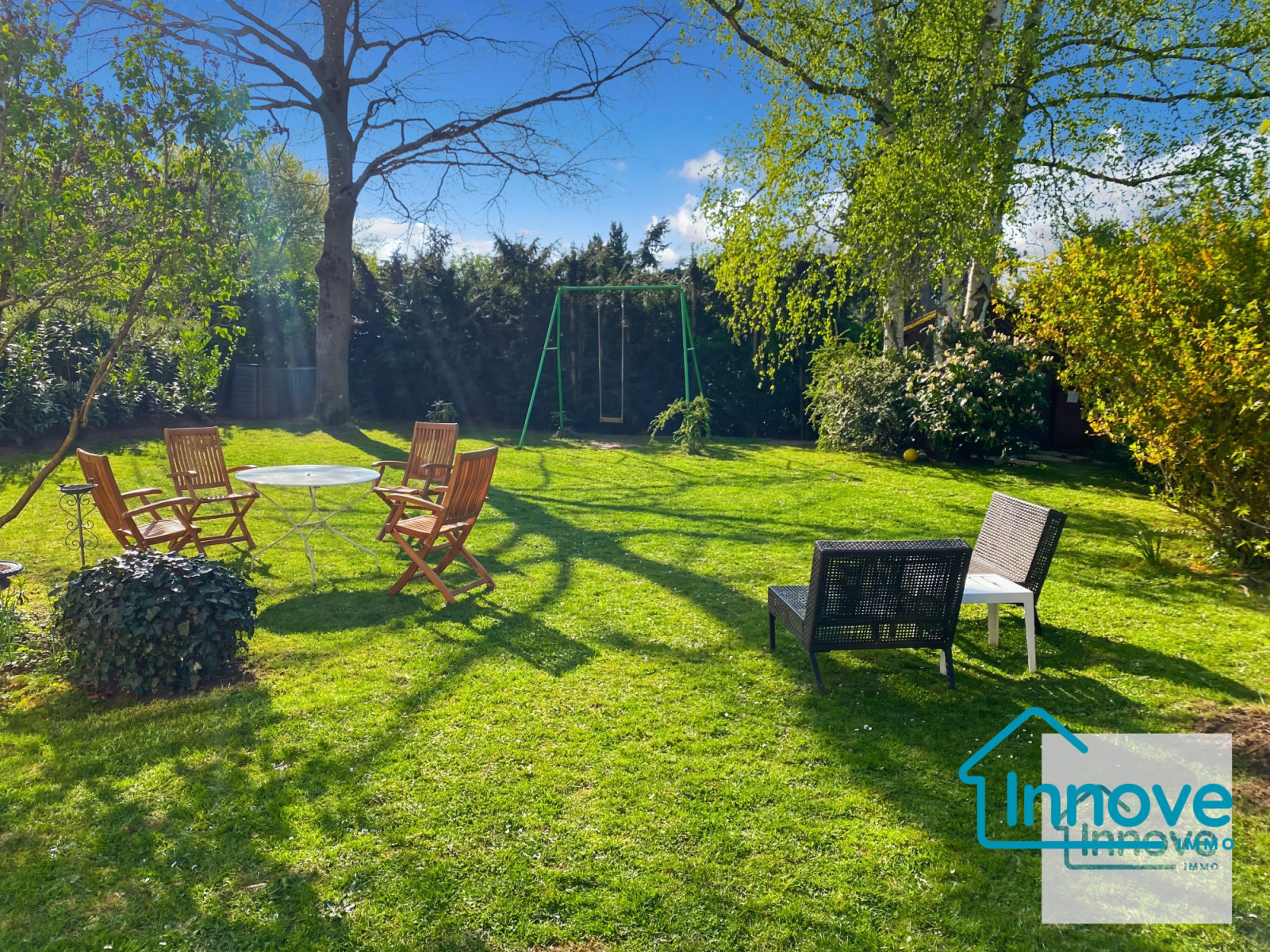 
                                                Vente
                                                 MAISON FAMILIALE - 203 m²-7 chambres