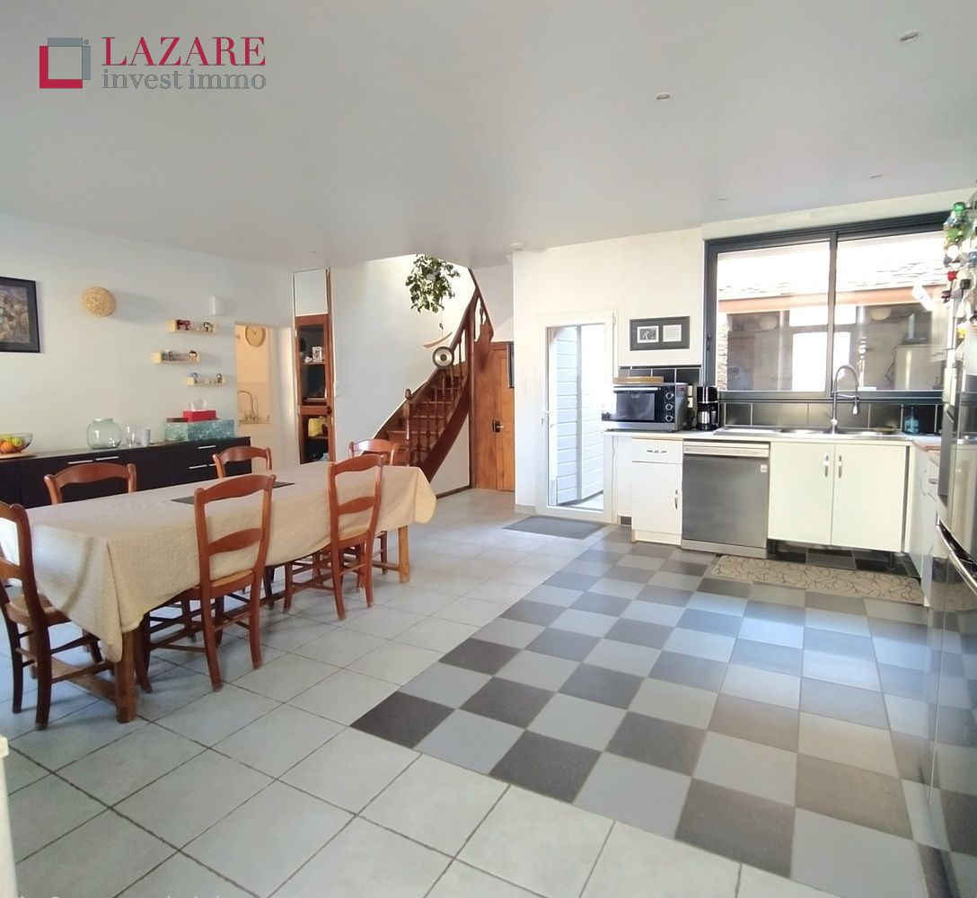 
                                                Vente
                                                 Maison familiale 3/4 chambres 168m²
