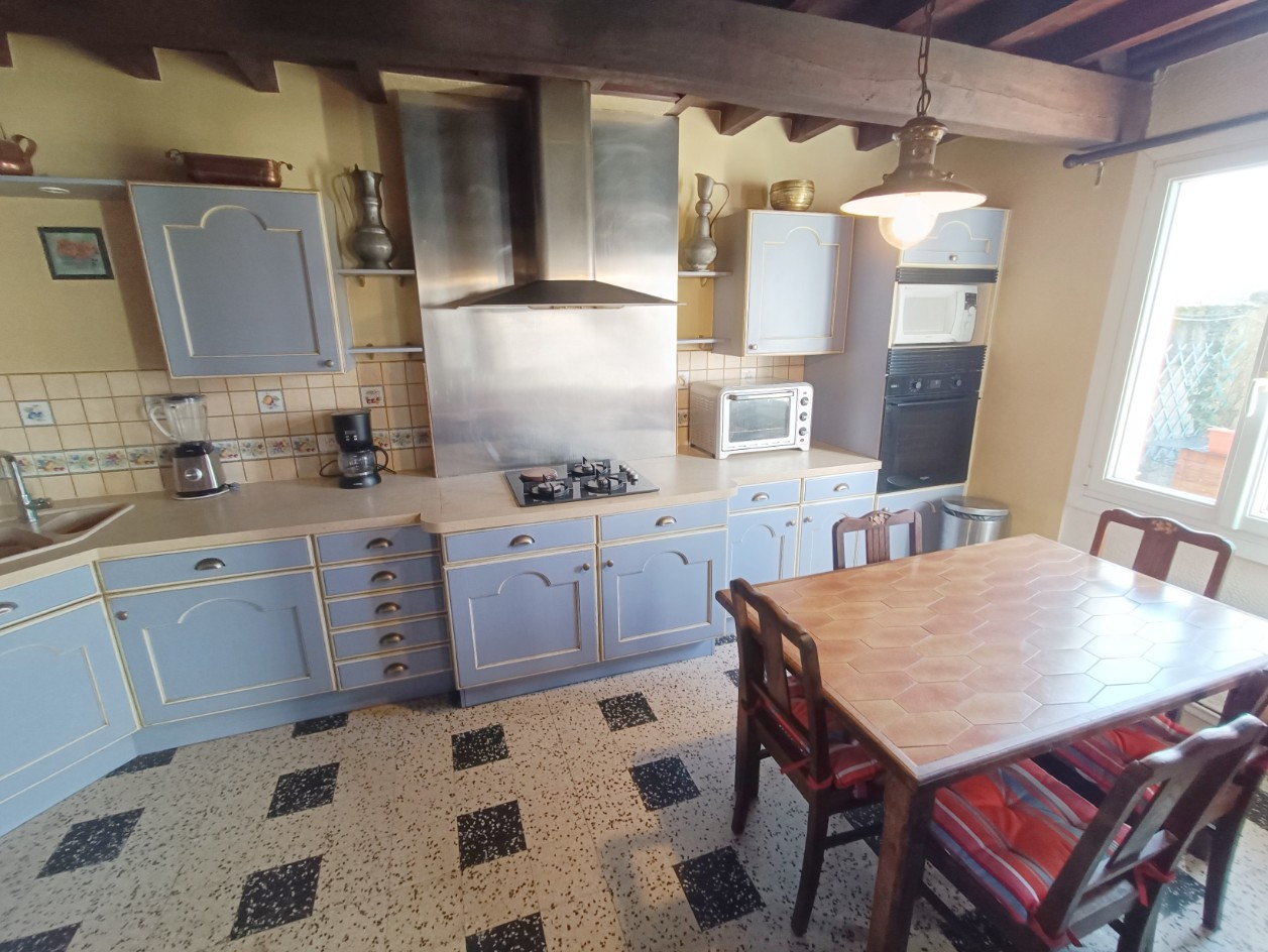 
                                                Vente
                                                 Maison familiale, 3 chambres, dépendances, terrain