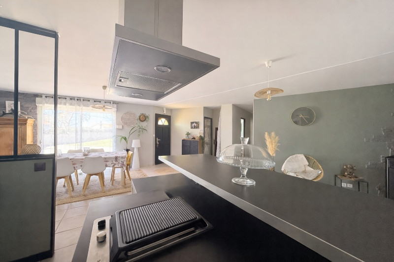 
                                                Vente
                                                 Maison familiale 4 CHAMBRES et un bureau avec appartement T2 indépendant, véranda et grand jardin – Saint-Pierre-d’Eyraud