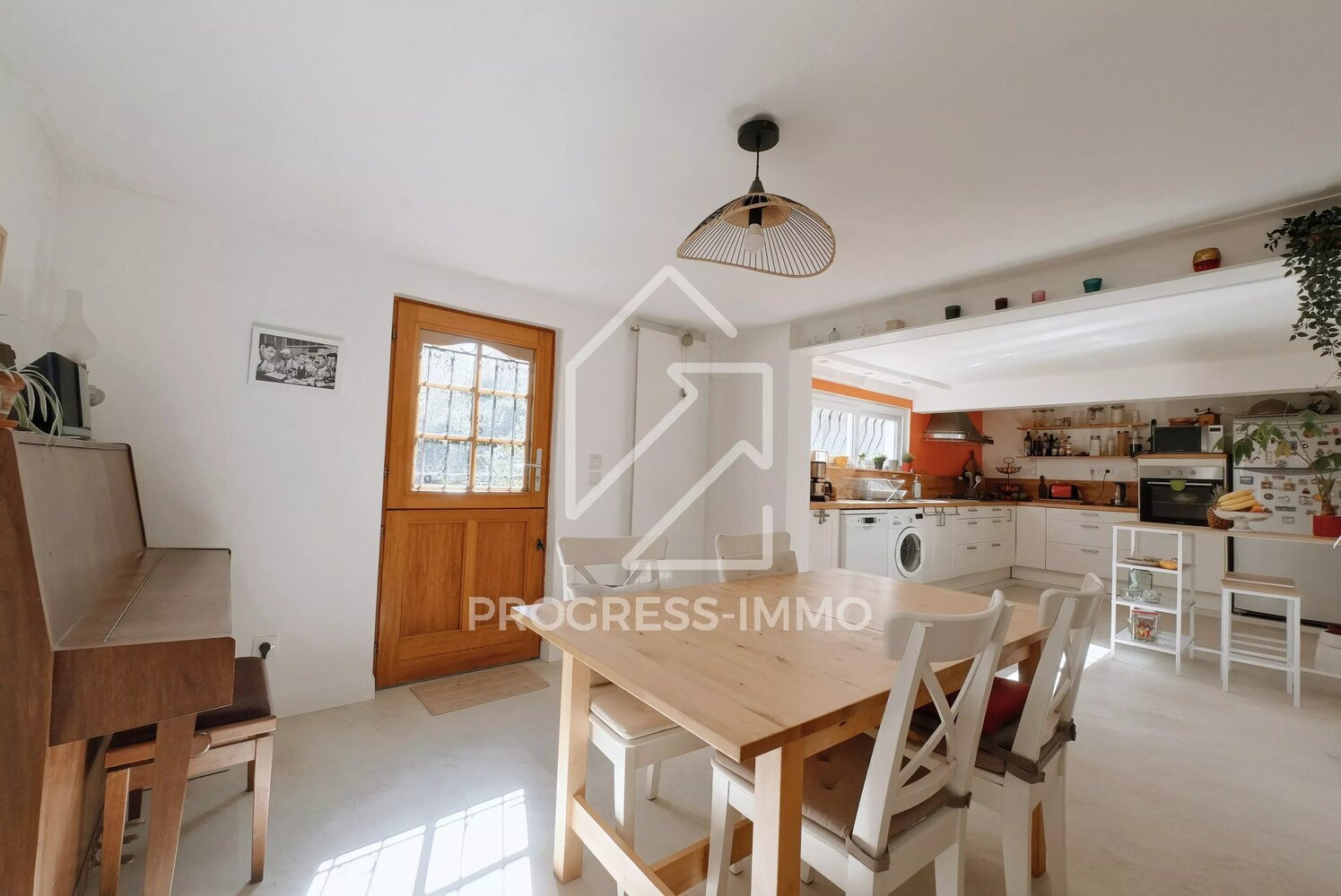 
                                                Vente
                                                 Maison familiale 5 chambres, 140m² sur 398m²