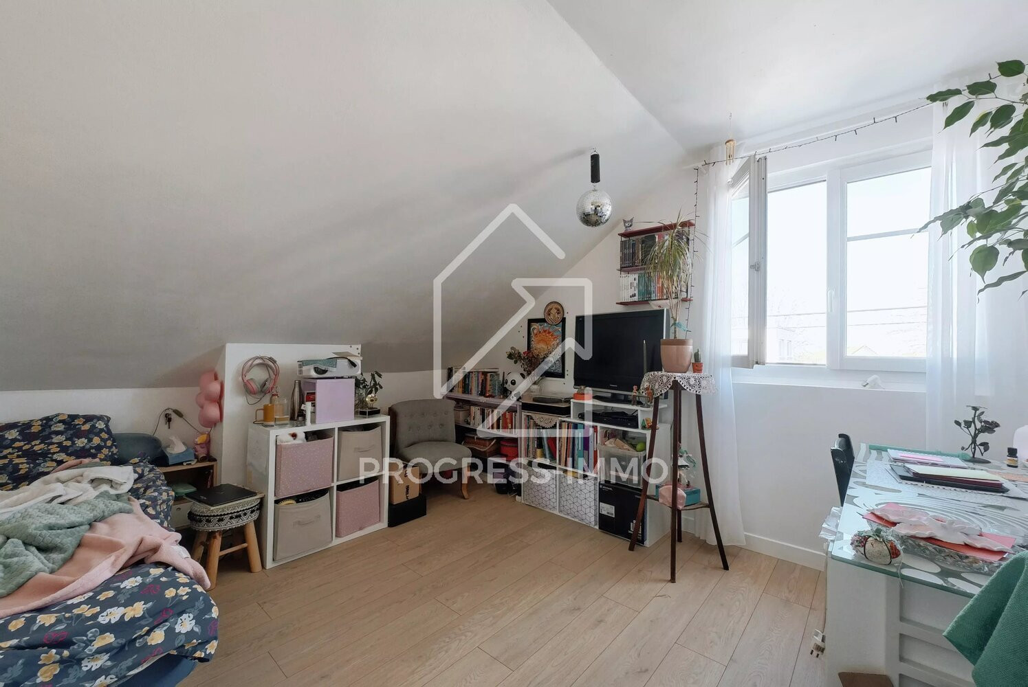 
                                                Vente
                                                 Maison familiale 5 chambres, 140m² sur 398m²