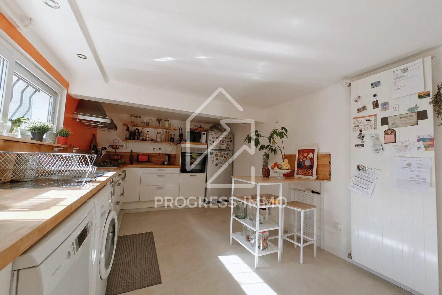 
                                                Vente
                                                 Maison familiale 5 chambres, 140m² sur 398m²