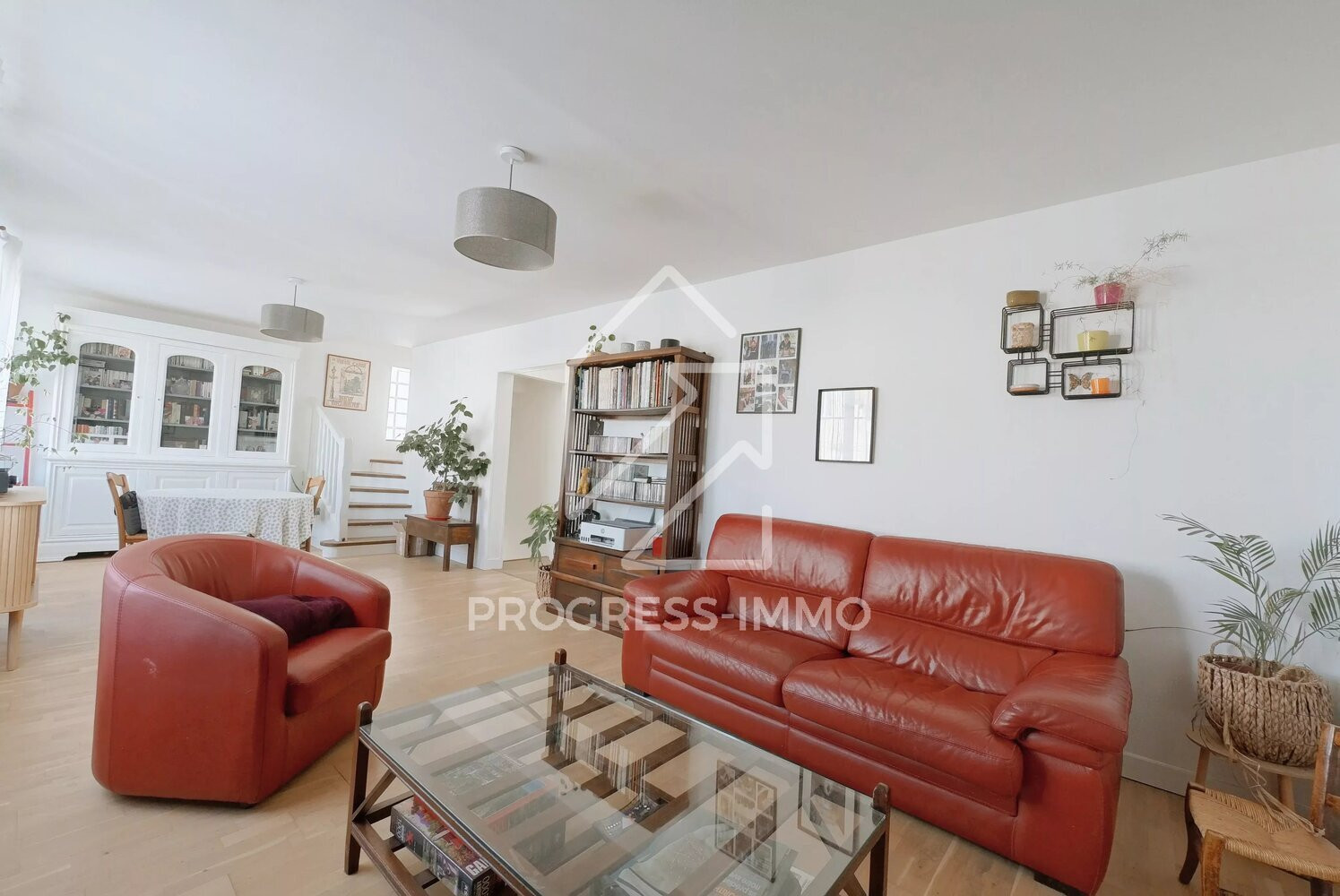 
                                                Vente
                                                 Maison familiale 5 chambres, 140m² sur 398m²