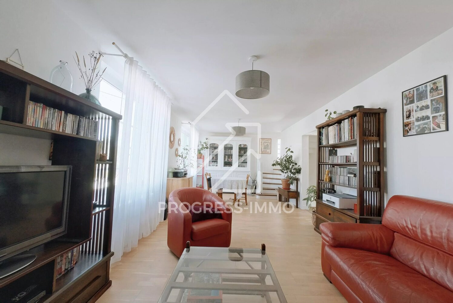 
                                                Vente
                                                 Maison familiale 5 chambres, 140m² sur 398m²