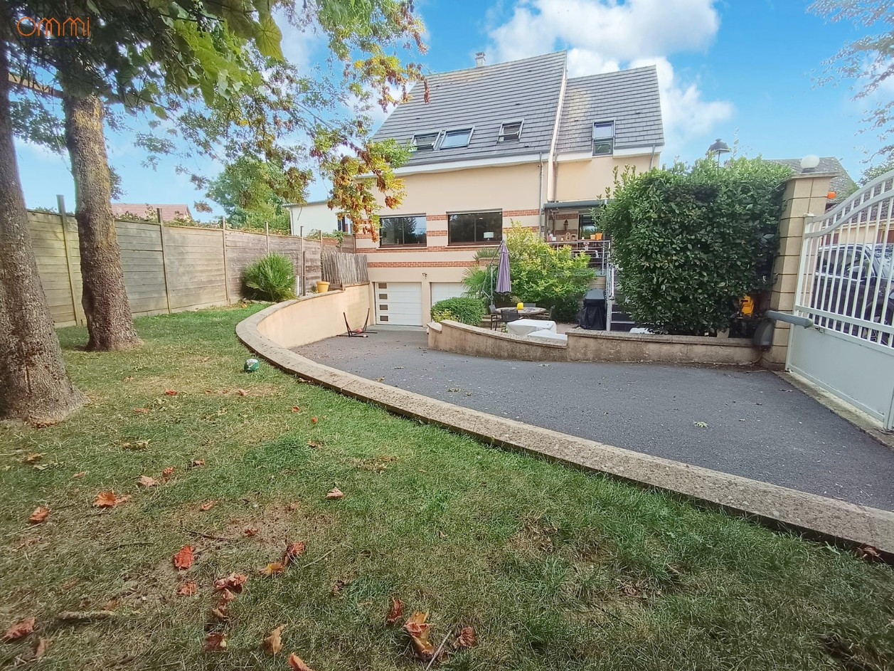 
                                                Vente
                                                 Maison familiale 5 chambres, belles prestations