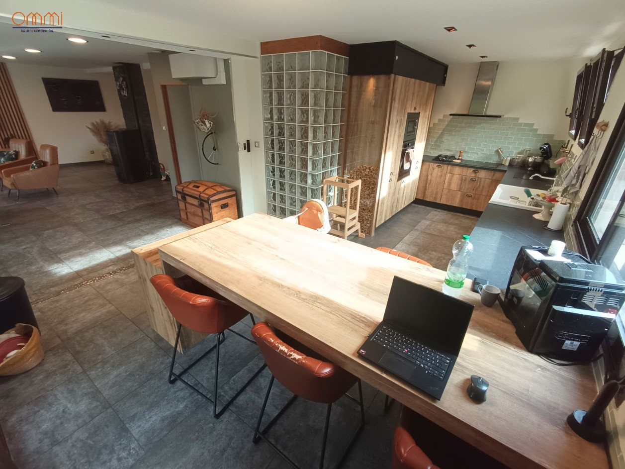 
                                                Vente
                                                 Maison familiale 5 chambres, belles prestations