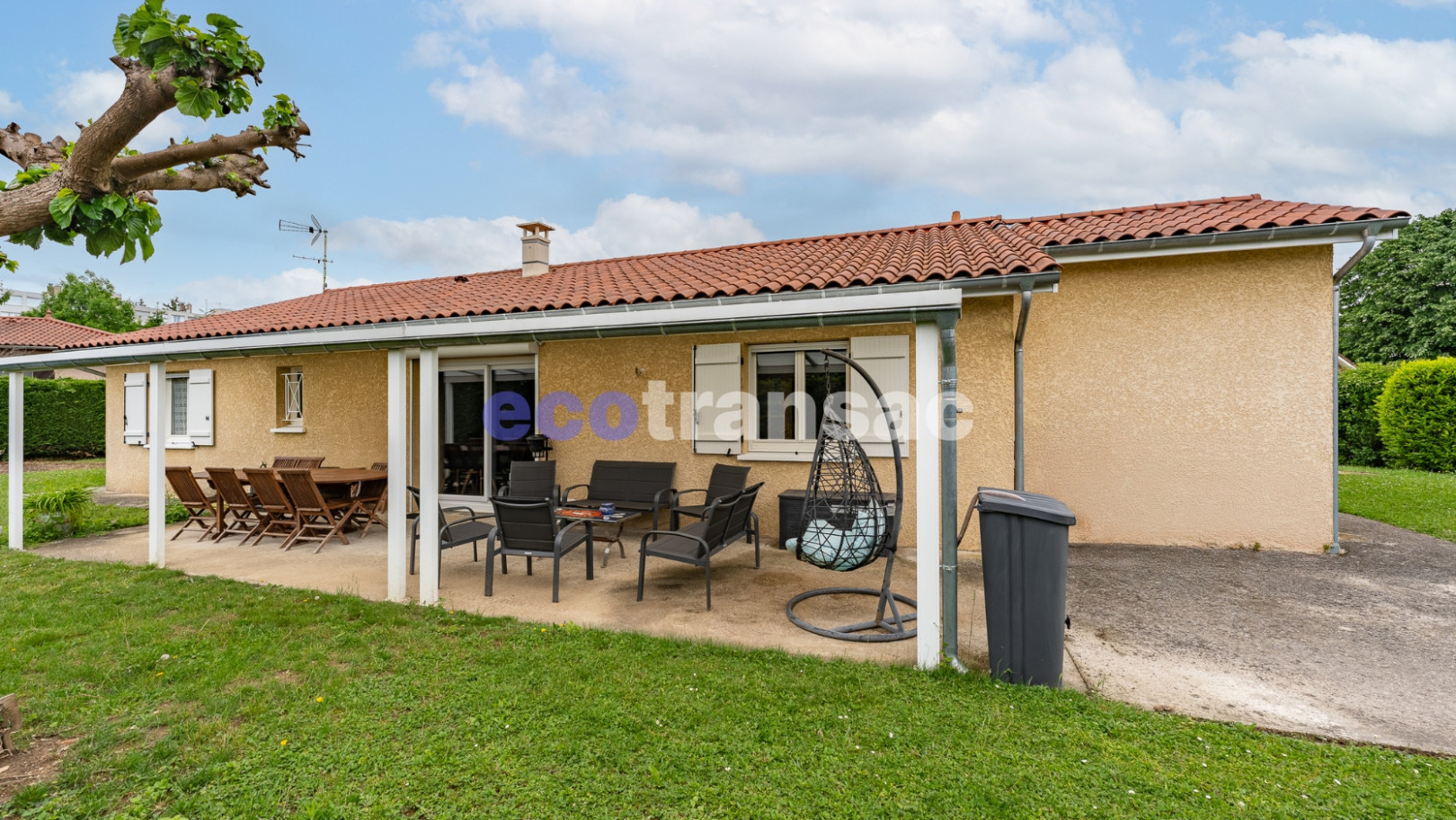 
                                                Vente
                                                 Maison familiale 5 pièces 113 m² de plain-pied.