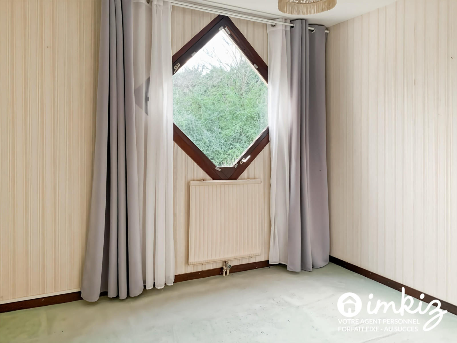 
                                                Vente
                                                 Maison familiale 5 pièces - quartier très calme