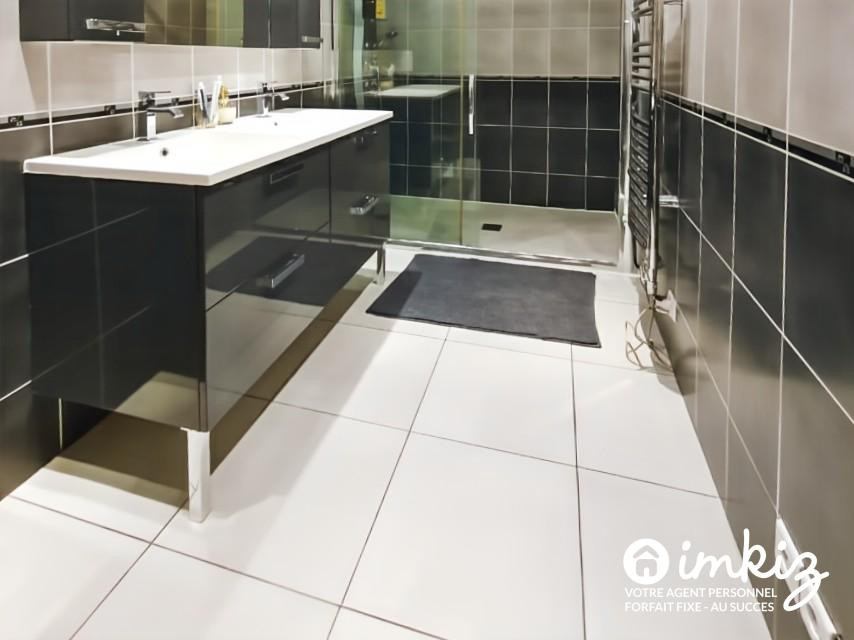 
                                                Vente
                                                 Maison familiale 6 pièces, 3 stationnements