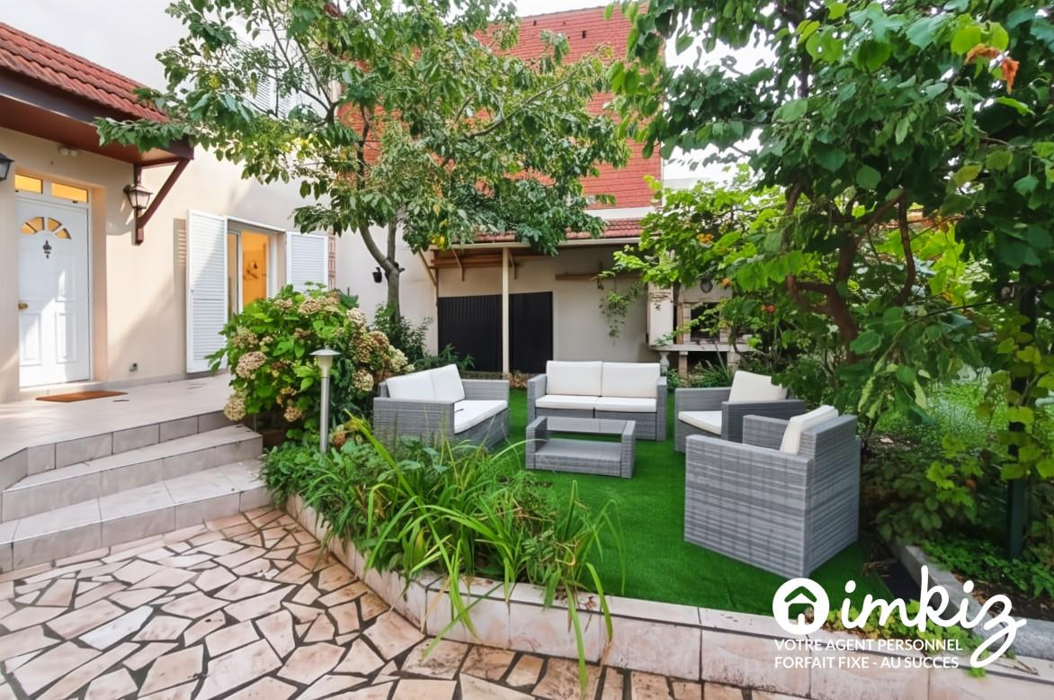 
                                                Vente
                                                 Maison familiale 6 pièces, 3 stationnements