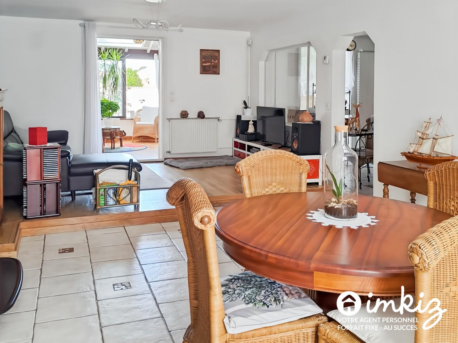 
                                                Vente
                                                 Maison familiale 6 pièces avec piscine et garage